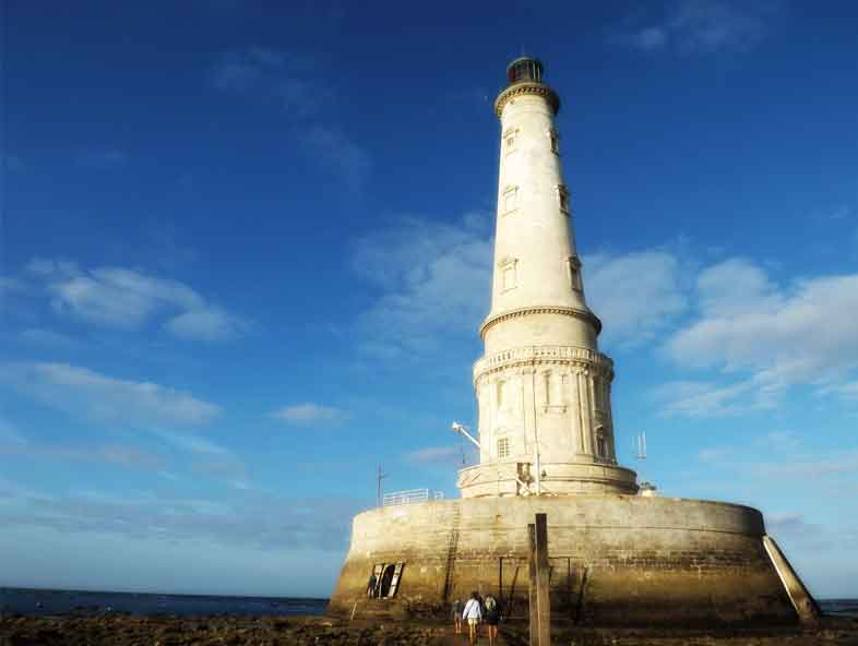 Activité autour du phare de Cordouan : balade en mer avec Médoc en Mer